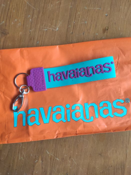Porta-chaves marca "Havaianas" novos