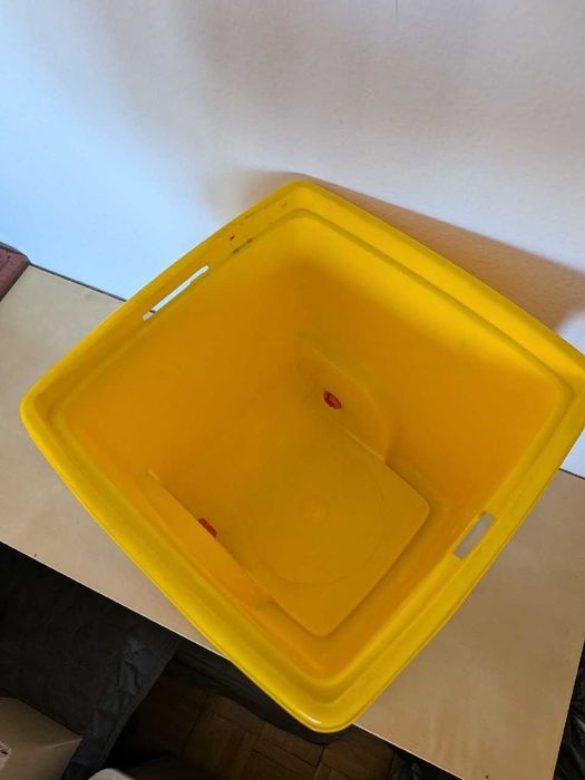 Pojemnik na klocki plastikowy żółty