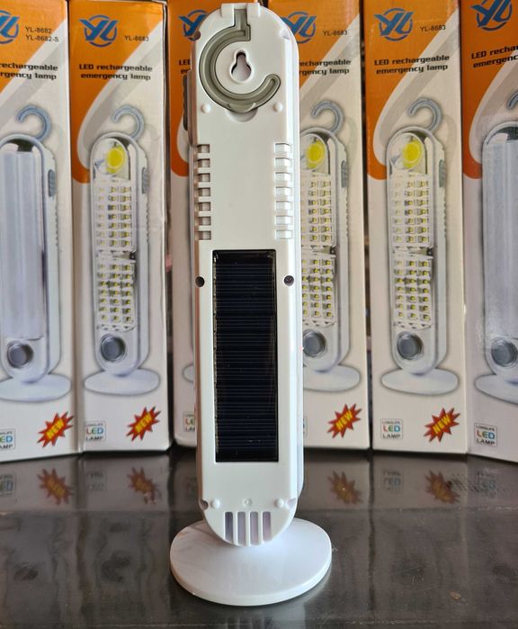 Світлодіодна акумуляторна LED-лампа. Зарядки висточає на 5 годин