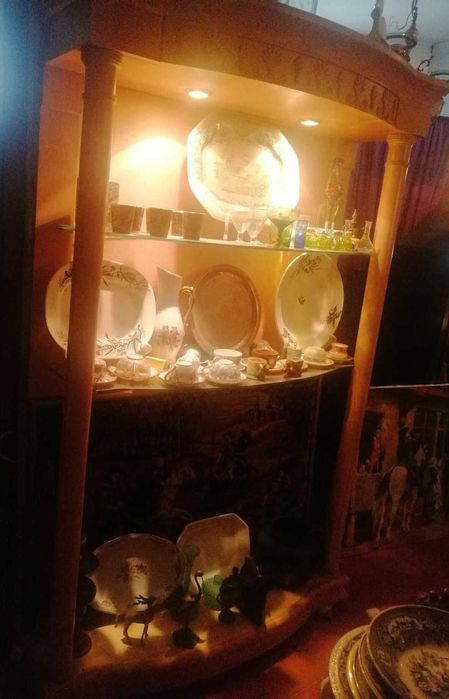 Móvel de sala madeira maciça lacada c/iluminação- Para Desocupar