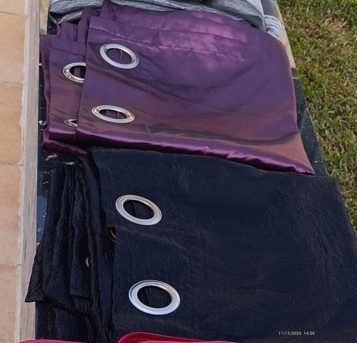 Cortinados de boa qualidade roxas