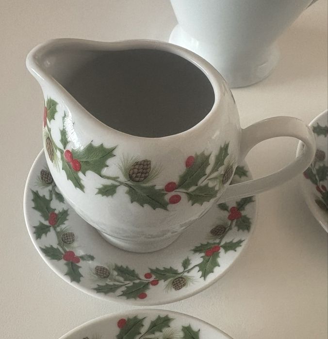 Serviço de café de Natal, quase novo.