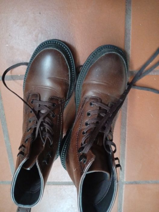 Bota castanha no 40