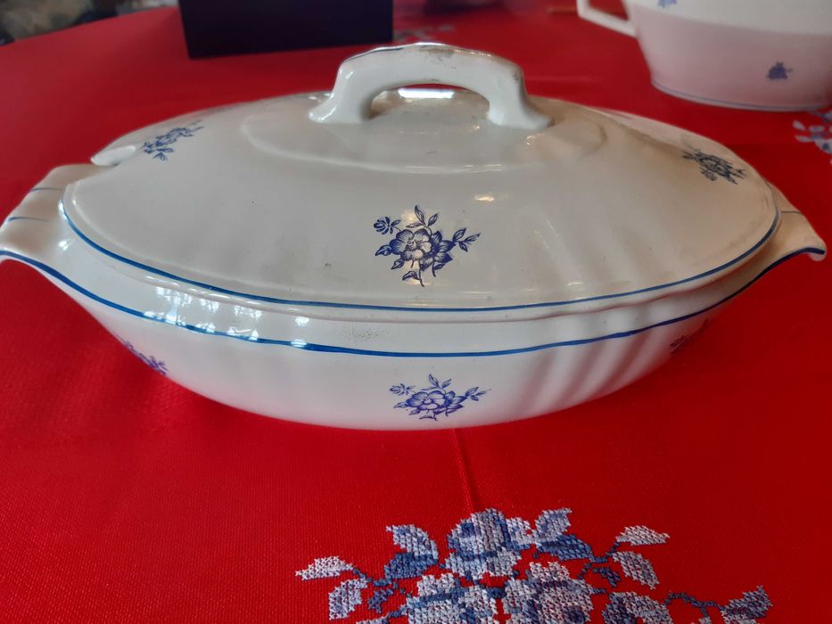 Travessas e Terrinas e Pratos Louça de Sacavem Várias Decorações