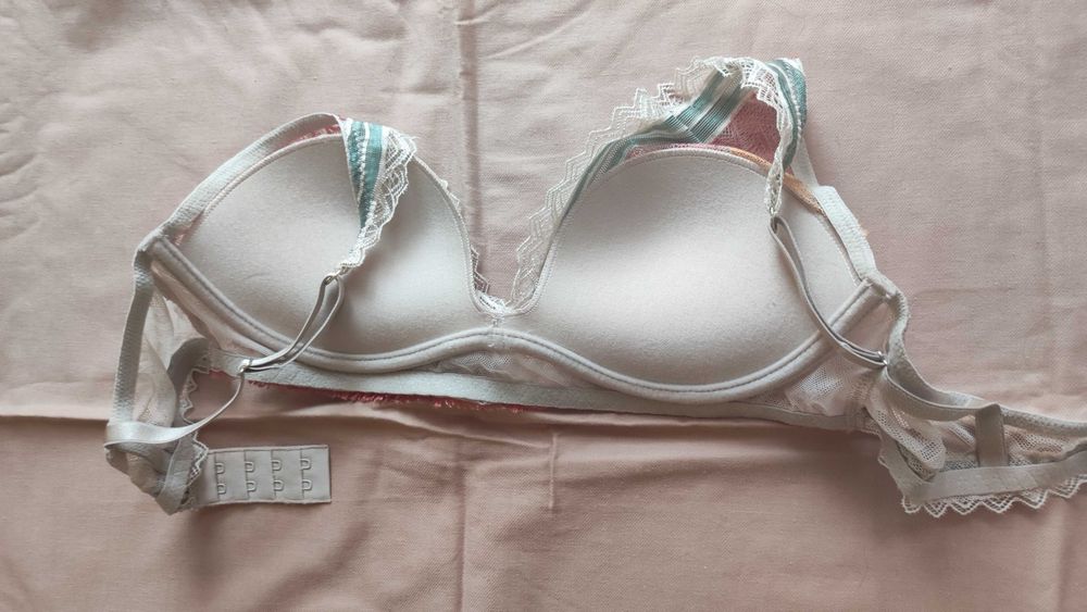 Intimissimi Biustonosz 70B beż z frędzlami akcenty w stylu boho 75B