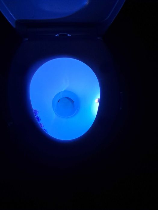 nowe lampki do WC uruchamiane czujnikiem ruchu cena jest za 1 szt