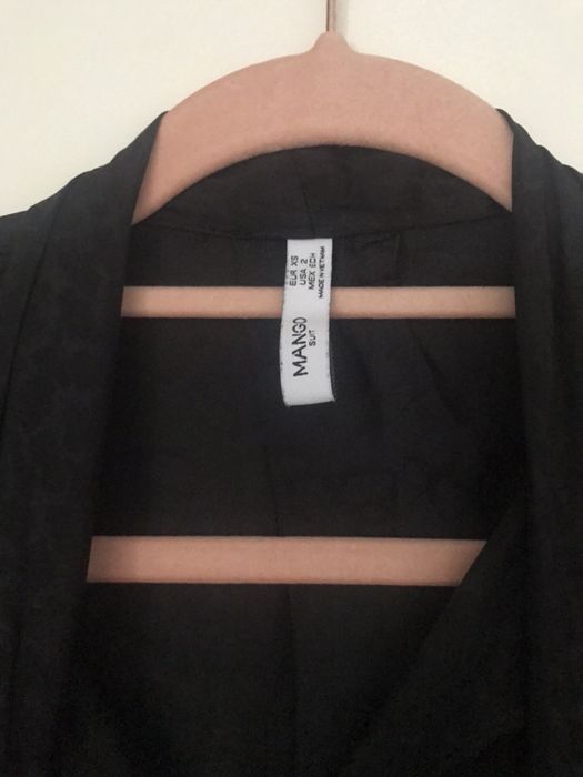 Camisa mango preta