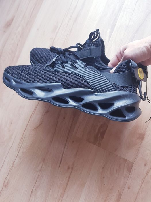 Nowe sportowe buty męskie z siatki marki Sinsay rozmiar 46