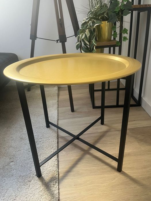 Mesa de apoio dourada