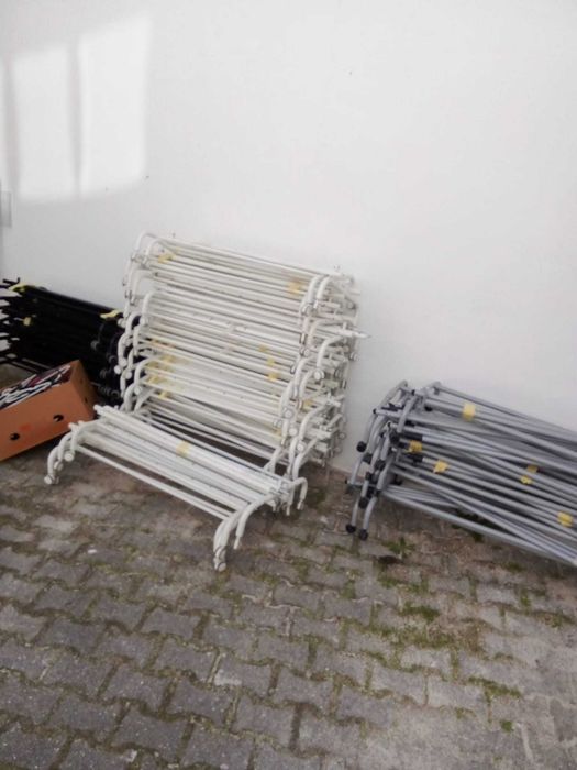 Suportes seminovos IKEA e cabides para loja ou casa