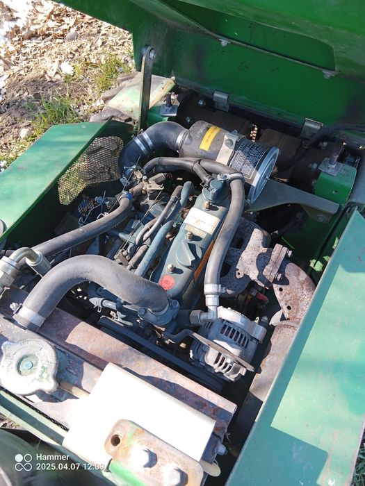 Mini ladowarka avant 320
