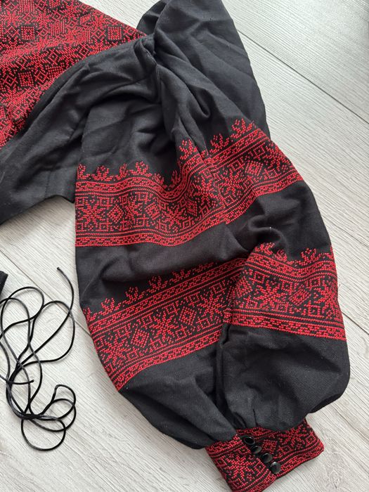 Вишиванка-корсет і штани ручної роботи