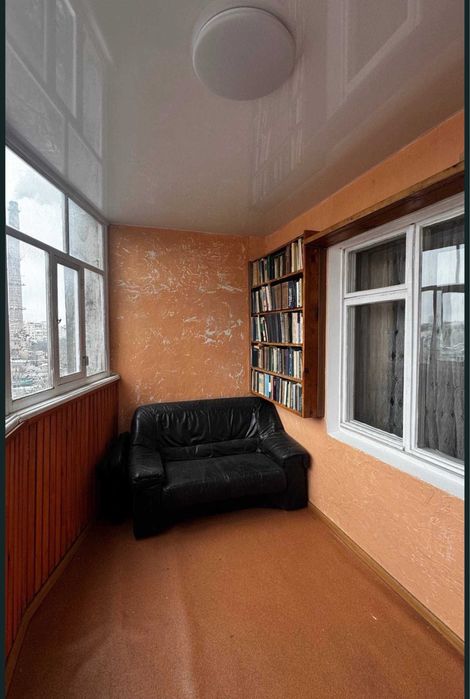 Газовый дом, три застекленные лоджии Южный рынок Срочно