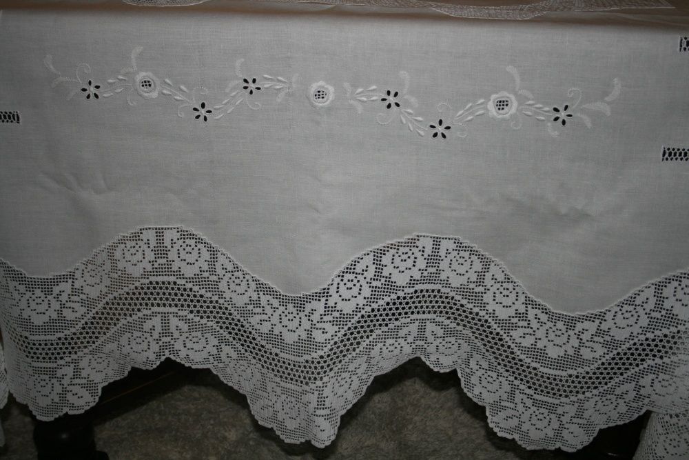 Toalha de linho e renda, quadrada