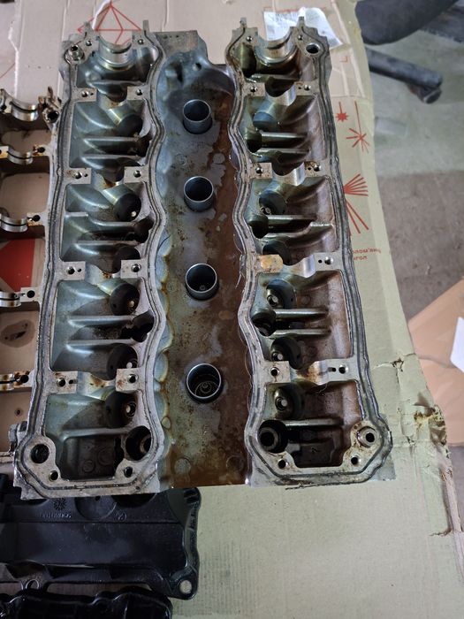 Головка двигуна  10FX7L