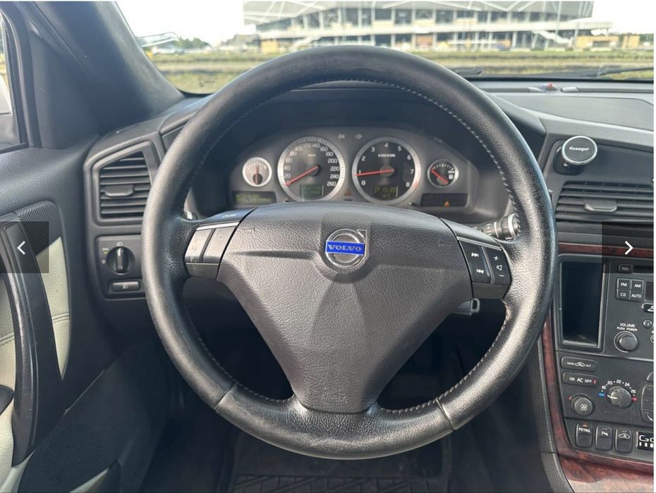 Автомобіль Volvo V70