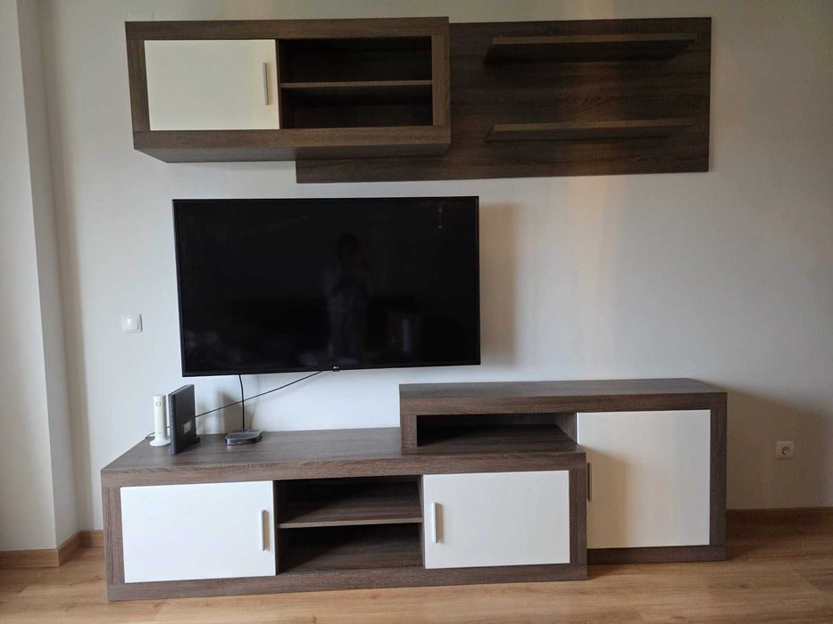 Móvel de sala com estante para arrumação