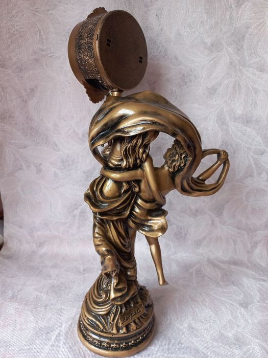 Настільний декоративний годинник