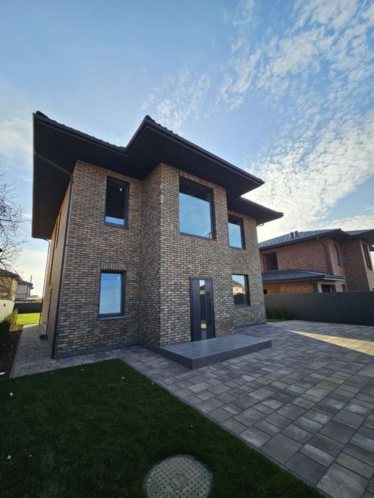 Продаю двоповерховий будинок на 178м2 в с Гатне!! Газ,