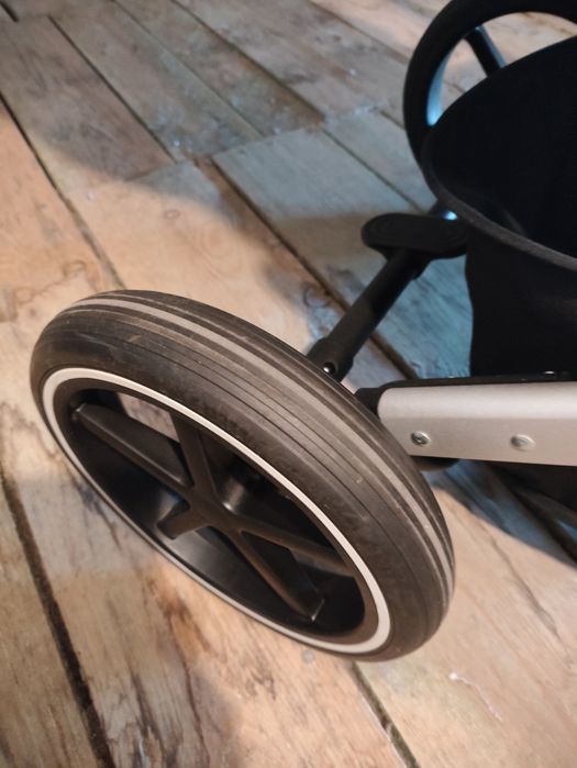 Cybex Balios S Lux  kolor Soho Grey na srebrnej ramie jak nowy+gratisy