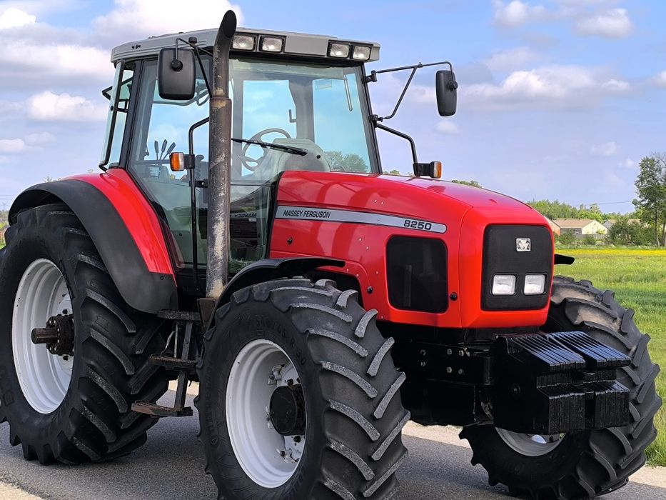 Ciągnik# Massey Ferguson 8250# rok 2000 Stan bdb