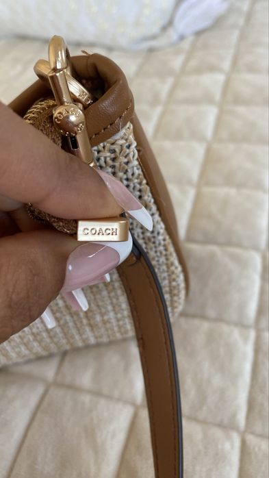 Bolsa Coach feminina em tecido tramado