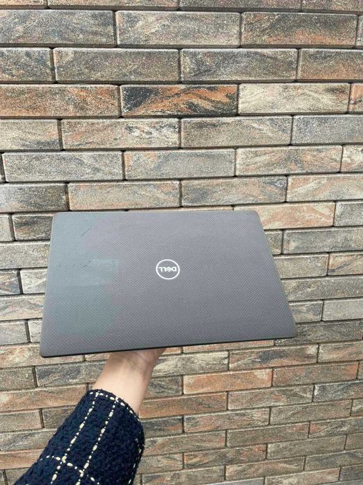 Ноутбук Dell Latitude 7300 i5 8/256 для роботи та навчання є кількість