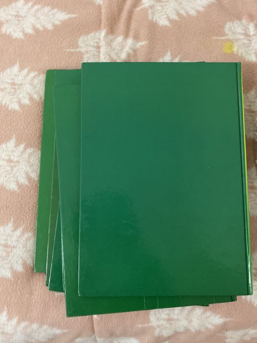 6 livros (enciclopédia infantil ilustrada)= 7 euros
