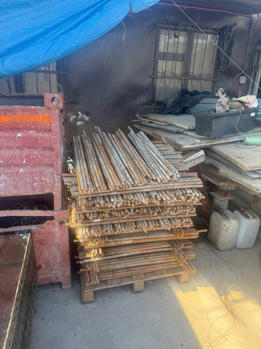 Оренда опалубки перекриття: стійки, балки H20, триноги, корони