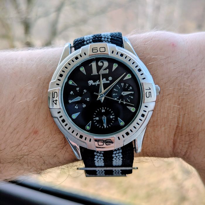 Zegarek męski Pacific Time z ruchomym bezelem, 3 ATM – sportowy styl!