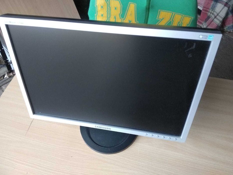 monitor Samsung 19 cali syncmaster Model 920NW biuro monitoring