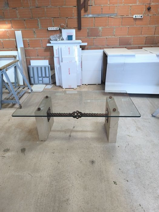 Mesa de centro em pedra
