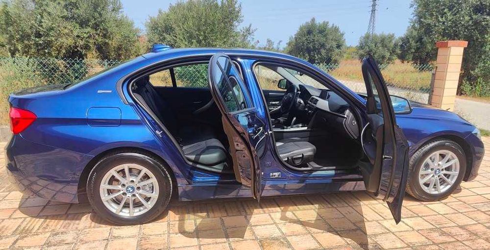 BMW 330e plugin hibrido 252cv / 220€ mês