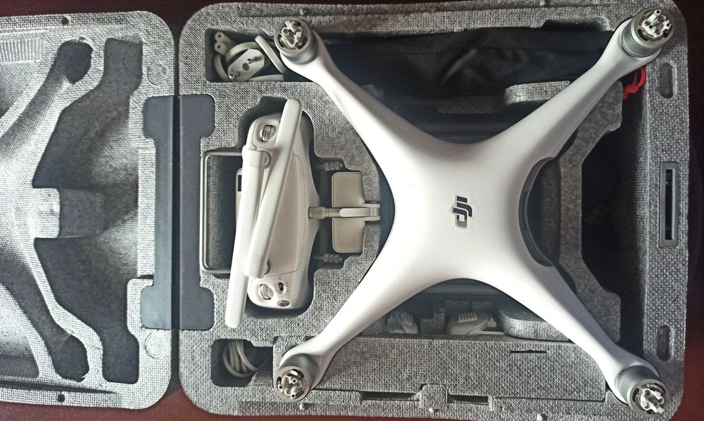 Квадрокоптер DJI PHANTOM 4