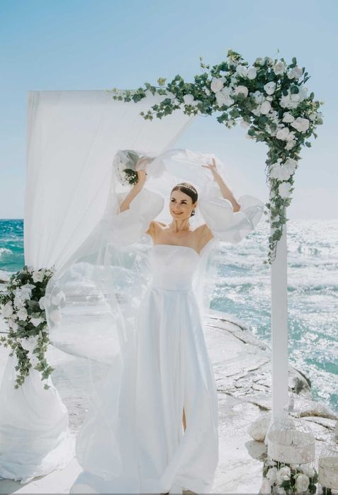 Вишукана весільна атласна сукня ( 2024)