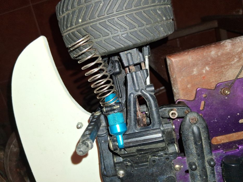 Carro telecomandado a gasolina