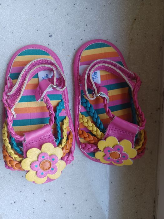 Niechodki, sandałki, buciki na 6 mies. Mothercare