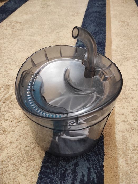 Питний фонтан для котів та собак