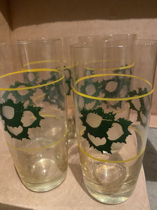 Стакани з горішками