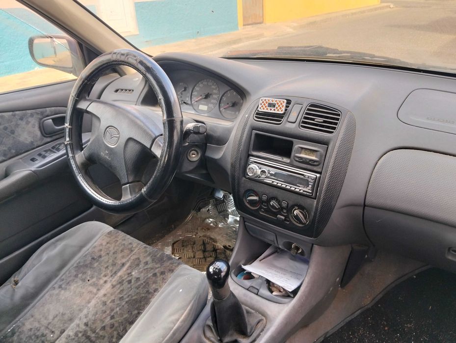 Mazda 323f para despachar