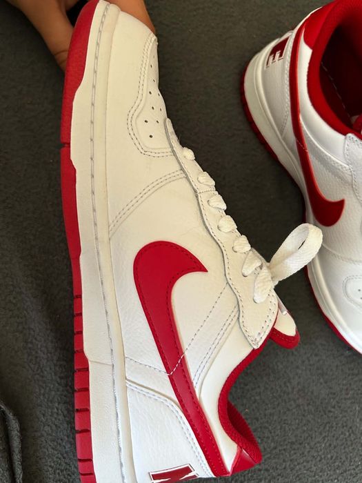 Biało czerwone buty Nike