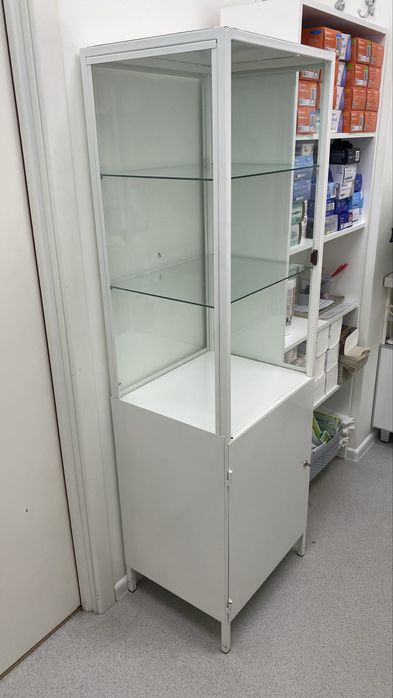 Вітрина, медичний шкаф, шафа
