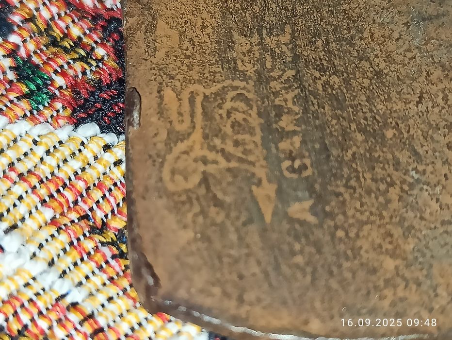 Столярний інструмент із старовинним клеймом.