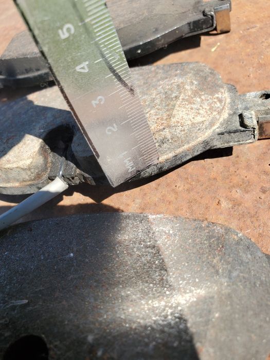 КОЛОДКИ  передние  VW PASSAT Б 8 . 5Q0615115 оригинал