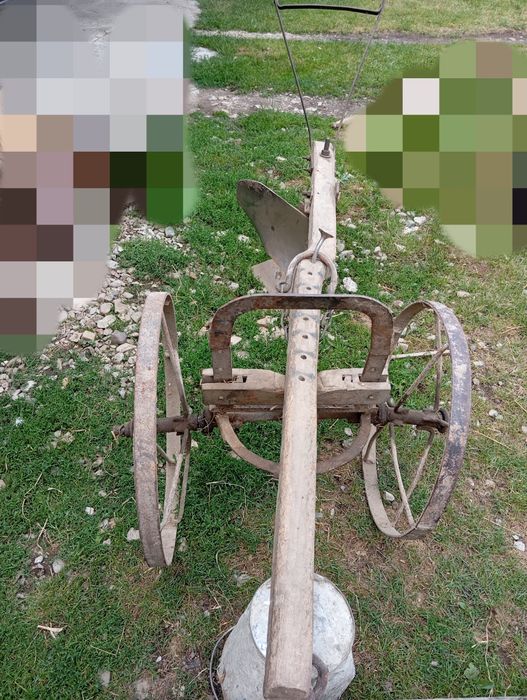 Продам плуг,телішки,вага,ворчики,плужки підгортачі,хомут на коня.