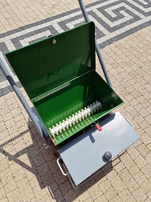 Wynajem Siewnik do trawy Sembdner RS 50,  trawa jak z rolki