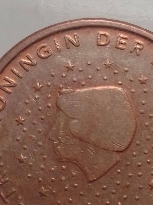 Moedas com irregularidades e defeitos para coleção.