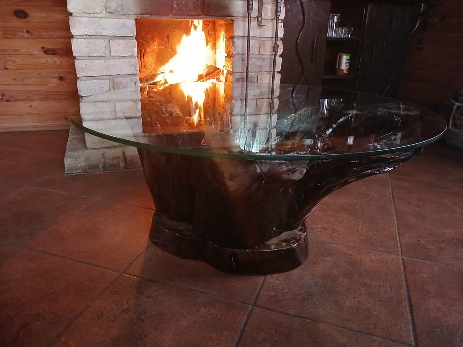 Стіл журнальний.