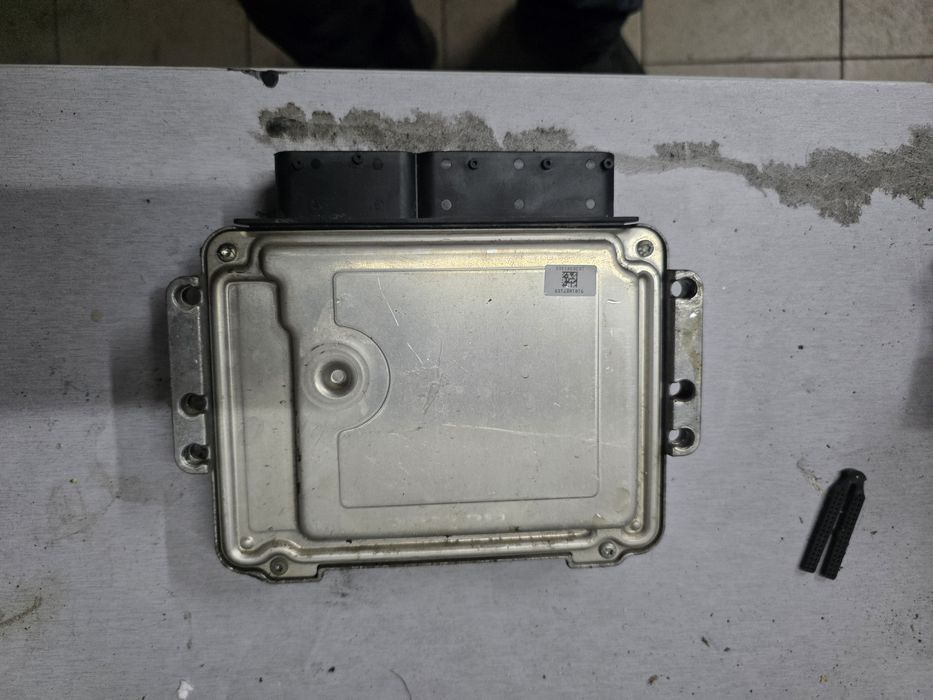 Hyundai Kia Sterownik Komputer Ecu silnika 1.6 crdi