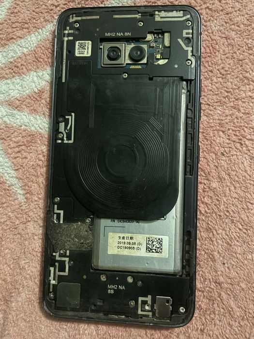 Продаю Телефон ))